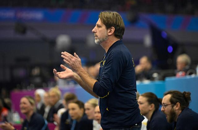 Sweden's coach Tomas Axner reacts during the Group IV main round match between Angola and Sweden of the IHF Women's Handball World Championship in Dortmund, western Germany on December 7, 2025. (Photo by Ina FASSBENDER / AFP)