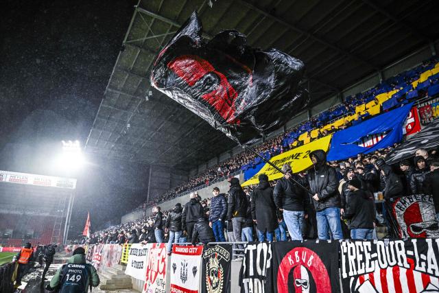 Antwerp's supporters wait for the start of the Belgian "Pro League" First Division football match between  Royal Antwerp FC and KRC Gen  in Antwerp on December 7, 2025. (Photo by Tom Goyvaerts / Belga / AFP) / Belgium OUT