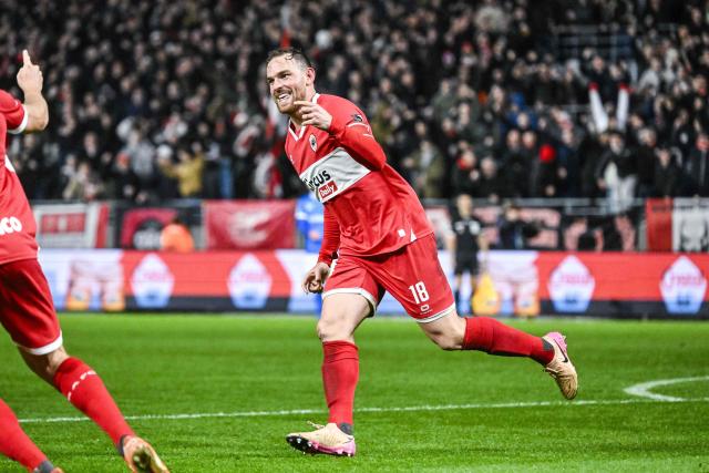 Antwerp's Vincent Janssen celebrates after scoring during the  Belgian "Pro League" First Division football match between  Royal Antwerp FC and KRC Genk in Antwerp on December 7, 2025. (Photo by Tom Goyvaerts / Belga / AFP) / Belgium OUT