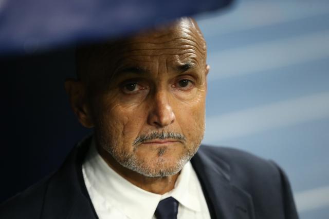 Juventus' Italian head coach Luciano Spalletti looks on during the Italian Serie A football match between SSC Napoli and Juventus FC at the Diego Armando Maradona Stadium on December 7, 2025. (Photo by CARLO HERMANN / AFP)