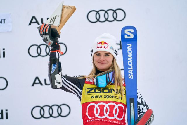 Third-place winner Alice Robinson of New Zealand  celebrates during the victory ceremony for the Women's Giant Slalom event of the FIS Alpine Skiing World Cup in Mont-Tremblant, Quebec, Canada, on December 7, 2025. (Photo by Geoff Robins / AFP)