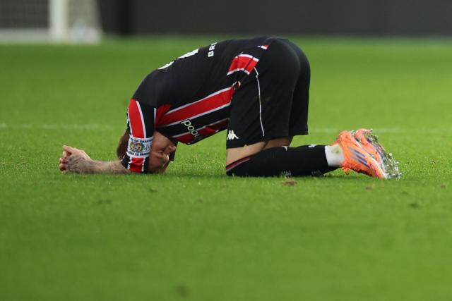 Nice's French defender #26 Melvin Bard reacts at the end of the French L1 football match between OGC Nice and SCO Angers at the Allianz Riviera stadium in Nice, south-eastern France, on December 7, 2025.  (Photo by Valery HACHE / AFP)