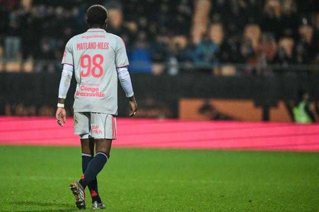Lyon’s English defender #98 Ainsley Maitland-Niles reacts as he leaves the pitch after receiving a red card during the French L1 football match between FC Lorient and Olympique Lyonnais (OL) at the Stade du Moustoir stadium in Lorient, western France, on December 7, 2025. (Photo by Damien Meyer / AFP)