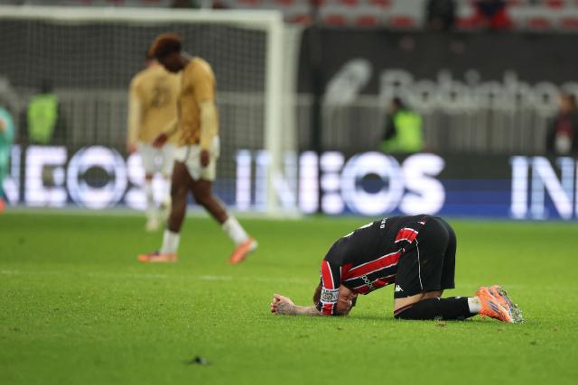 Nice's French defender #26 Melvin Bard reacts at the end of the French L1 football match between OGC Nice and SCO Angers at the Allianz Riviera Stadium in Nice, south-eastern France, on December 7, 2025. (Photo by Valery HACHE / AFP)