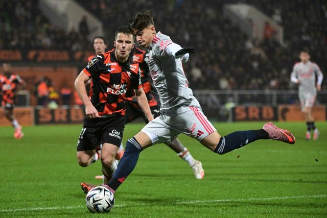 Lyon’s Portuguese forward #17 Afonso Moreira (R) fights for the ball with Lorient’s French midfielder #11 Theo Le Bris during the French L1 football match between FC Lorient and Olympique Lyonnais (OL) at the Stade du Moustoir stadium in Lorient, western France, on December 7, 2025. (Photo by Damien Meyer / AFP)
