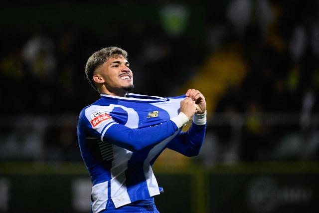 FC Porto's Brazilian forward #07 William Gomes celebrates scoring their second goal during the Portuguese League football match between between CD Tondela and FC Porto at at the Joao Cardoso stadium in Tondela on December 7, 2025. (Photo by Miguel RIOPA / AFP)