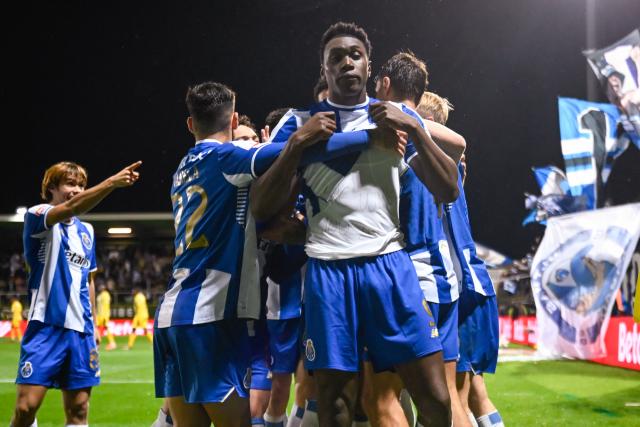 FC Porto's Spanish forward #09 Samuel Omorodion celebrates scoring their first goal during the Portuguese League football match between between CD Tondela and FC Porto at at the Joao Cardoso stadium in Tondela on December 7, 2025. (Photo by Miguel RIOPA / AFP)