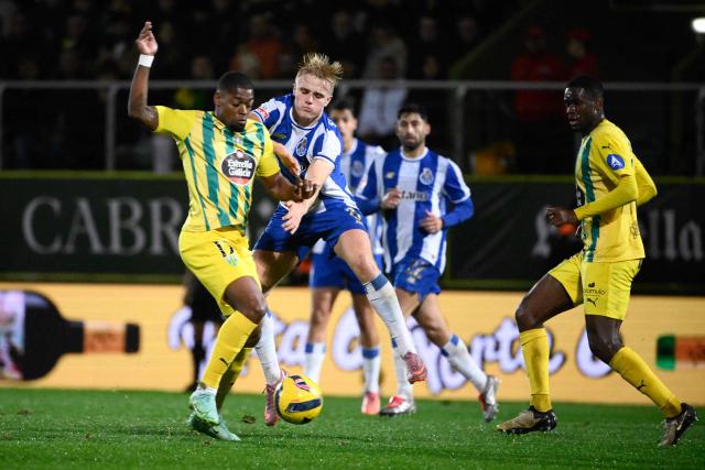 Tondela's Portuguese forward #17 Ivan Cavaleiro (L) vies for the ball with FC Porto's Danish midfielder #08 Victor Froholdt during the Portuguese League football match between between CD Tondela and FC Porto at at the Joao Cardoso stadium in Tondela on December 7, 2025. (Photo by Miguel RIOPA / AFP)