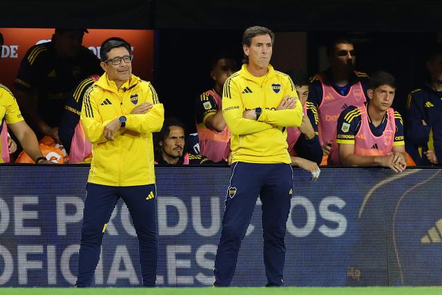 Boca Juniors' head coach Claudio Ubeda (R) looks on during the Argentine Professional Football League 2025 Clausura Tournament semifinal match between Boca Juniors and Racing at La Bombonera Stadium in Buenos Aires on December 7, 2025. (Photo by ALEJANDRO PAGNI / AFP)