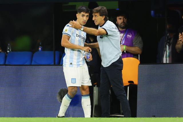 Racing's head coach Gustavo Costas (R) talks to forward #28 Santiago Solari during the Argentine Professional Football League 2025 Clausura Tournament match between Boca Juniors and River Plate at the La Bombonera Stadium in Buenos Aires on November 9, 2025. (Photo by ALEJANDRO PAGNI / AFP)