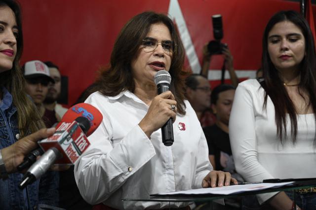 Honduran presidential candidate Rixi Moncada of the ruling Libertad y Refundacion (LIBRE) party speaks during a press conference at the Libre Party branch in Tegucigalpa on December 7, 2025. The release of the vote count from the presidential elections held a week ago in Honduras remained stalled this Sunday for the second consecutive day, according to an electoral authority and one of the candidates. (Photo by Orlando SIERRA / AFP)
