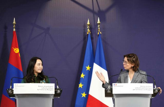 France's Public Accounts Minister Amelie de Montchalin (R) Minister of Culture, Sports, Tourism and Youth of Mongolia Undram Chinbat holds a press conference during the handover of prehistoric cultural artifacts to Mongolian authorities at the Ministry of the Economy and Finance building (Bercy), in Paris on December 8, 2025. (Photo by Dimitar DILKOFF / AFP)