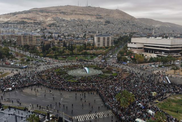 TOPSHOT - An areal photograph shows people celebrating a year since the ousting of longtime ruler Bashar al-Assad in the Syrian capital Damascus on December 8, 2025. President Ahmed al-Sharaa on December 8 urged Syrians to work together to rebuild their country as they marked a year since the ousting of longtime ruler Bashar al-Assad. Sharaa's Islamist-led alliance launched a lightning offensive in late November last year, taking the capital Damascus on December 8 after nearly 14 years of war and putting an end to more than five decades of the Assad family's iron-fisted rule. (Photo by Bakr ALKASEM / AFP)