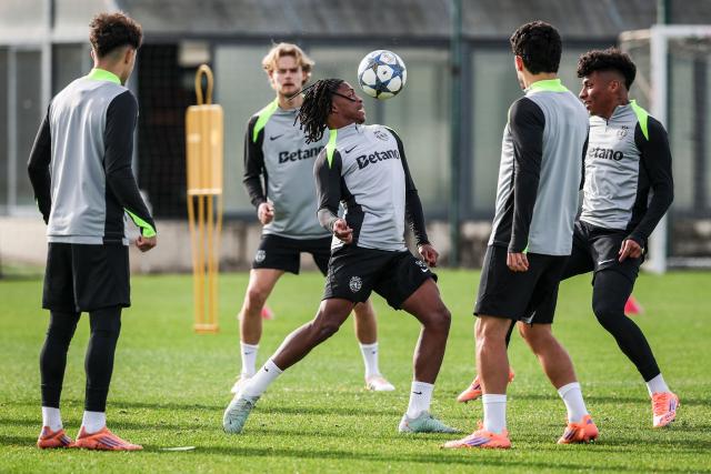 Sporting’s Ivorian forward #63 Chris Grombahi (C) attends a training session on the eve of the UEFA Champions League league phase day 6 football match between Bayern Munich and Sporting CP at the Cristiano Ronaldo Academy in Alcochete, outside Lisbon on December 8, 2025. (Photo by PATRICIA DE MELO MOREIRA / AFP)