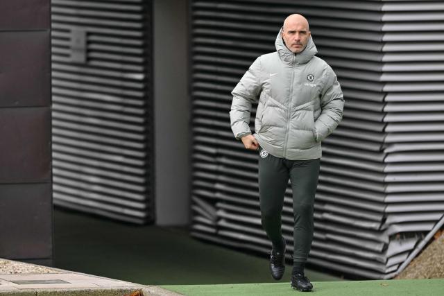 Chelsea's Italian head coach Enzo Maresca arrives at a team training session at the Chelsea training ground in Cobham, west of London on December 8, 2025, on the eve of their UEFA Champions League league phase football match against Atalanta BC in Bergamo. (Photo by Glyn KIRK / AFP)