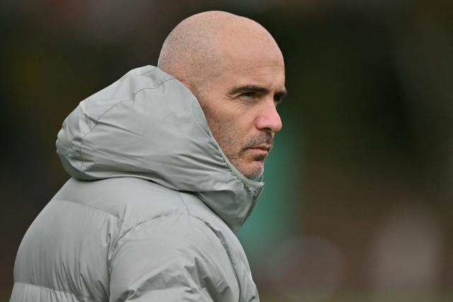 Chelsea's Italian head coach Enzo Maresca arrives at a team training session at the Chelsea training ground in Cobham, west of London on December 8, 2025, on the eve of their UEFA Champions League league phase football match against Atalanta BC in Bergamo. (Photo by Glyn KIRK / AFP)