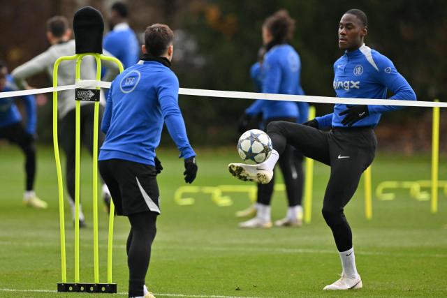 Chelsea's English defender #23 Trevoh Chalobah (R) takes part in a team training session at the Chelsea training ground in Cobham, west of London on December 8, 2025, on the eve of their UEFA Champions League league phase football match against Atalanta BC in Bergamo. (Photo by Glyn KIRK / AFP)