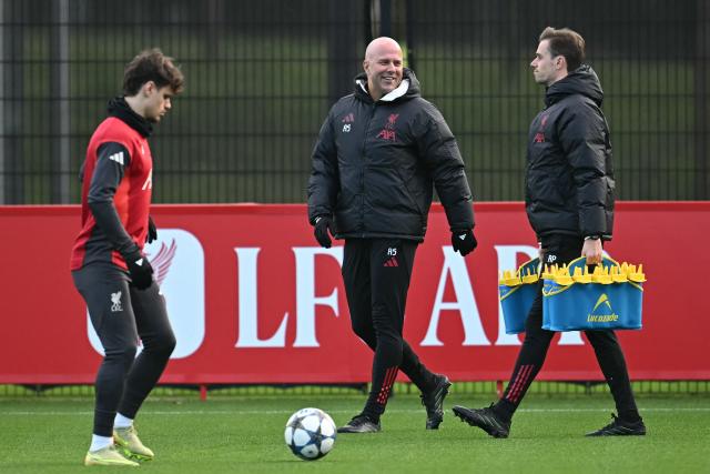 Liverpool's Dutch manager Arne Slot (C) attends a team training session at their training ground in Kirkby, Liverpool, north-west England on December 8, 2025, on the eve of their UEFA Champions League, league phase football match against Inter Milan in Milan. (Photo by Paul ELLIS / AFP)