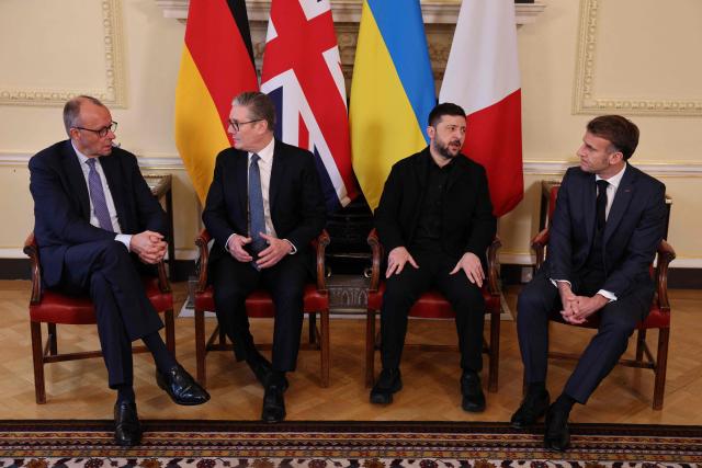 (L-R) Germany's Chancellor Friedrich Merz, Britain's Prime Minister Keir Starmer, Ukraine's President Volodymyr Zelensky and France's President Emmanuel Macron sit down ahead of a meeting inside 10 Downing Street in central London on December 8, 2025. (Photo by Adrian DENNIS / POOL / AFP)