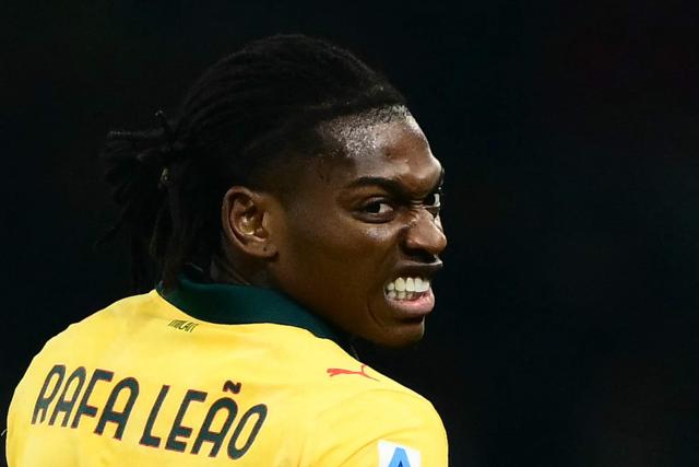 AC Milan's Portuguese forward #10 Rafael Leao leaves the pitch on injury during the Italian Serie A football match between Torino and AC Milan at the Allianz stadium in Turin, on December 8, 2025. (Photo by Marco BERTORELLO / AFP)