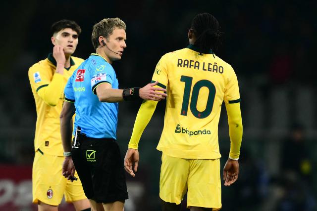 AC Milan's Portuguese forward #10 Rafael Leao leaves the pitch on injury during the Italian Serie A football match between Torino and AC Milan at the Allianz stadium in Turin, on December 8, 2025. (Photo by Marco BERTORELLO / AFP)