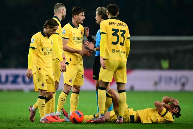 AC Milan's Italian defender #46 Matteo Gabbia argues with referee after a foul on AC Milan's French midfielder  #12 Adrien Rabiot (on the ground) during the Italian Serie A football match between Torino and AC Milan at the Allianz stadium in Turin, on December 8, 2025. (Photo by Marco BERTORELLO / AFP)
