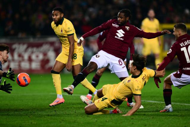 Torino's Uruguayan goalkeeper #81 Franco Israel (L) makes a save in front of AC Milan's Italian midfielder #04 Samuele Ricci and AC Milan's English midfielder #08 Ruben Loftus-Cheek during the Italian Serie A football match between Torino and AC Milan at the Allianz stadium in Turin, on December 8, 2025. (Photo by Marco BERTORELLO / AFP)