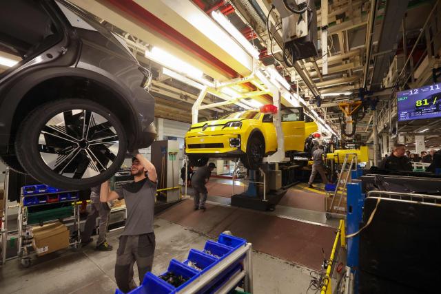 (FILES) Employees work on an assembly line at the Ampere ElectriCity Renault Group manufacture site in Douai on March 5, 2025. French Renault Group and US Ford announced on December 9, 2025 that they have formed a partnership to develop two Ford electric cars on a Renault platform in northern France. (Photo by FRANCOIS LO PRESTI / AFP)
