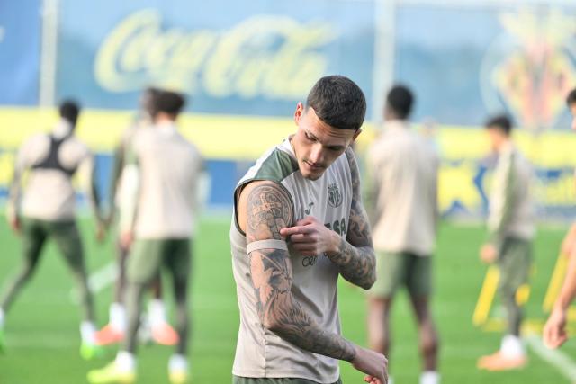 Villarreal's Spanish defender #04 Rafa Marin attends a training session on the eve of the UEFA Champions League league phase day 6 football match between Villarreal CF and FC Copenhagen at the Ciudad Deportiva Villarreal training grounds in Vila-Real on December 9, 2025. (Photo by Jose JORDAN / AFP)