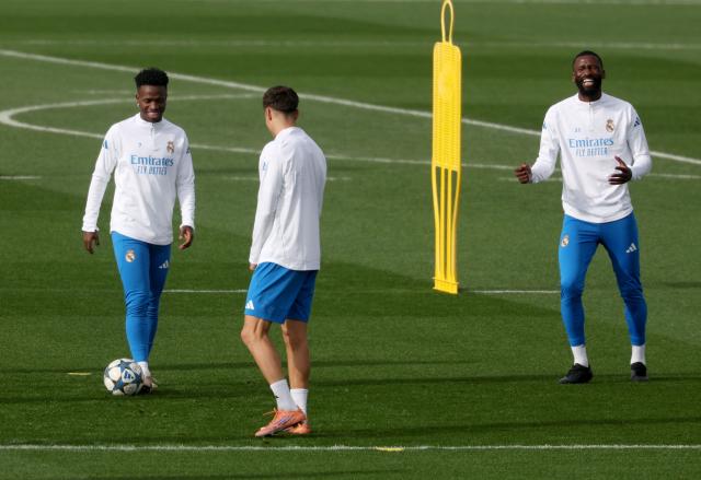 Real Madrid's Brazilian forward #07 Vinicius Junior and Real Madrid's German defender #22 Antonio Ruediger (R) attend a training session on the eve of the UEFA Champions League league phase day 6 football match between Real Madrid CF and Manchester City at the Real Madrid Sports City of Valdebebas, near Madrid on December 9, 2025. (Photo by Pierre-Philippe MARCOU / AFP)