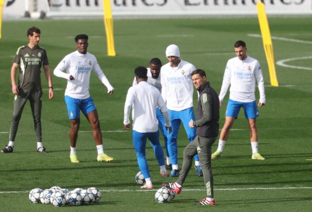 Real Madrid's Spanish coach Xabi Alonso leads a training session on the eve of the UEFA Champions League league phase day 6 football match between Real Madrid CF and Manchester City at the Real Madrid Sports City of Valdebebas, near Madrid on December 9, 2025. (Photo by Pierre-Philippe MARCOU / AFP)