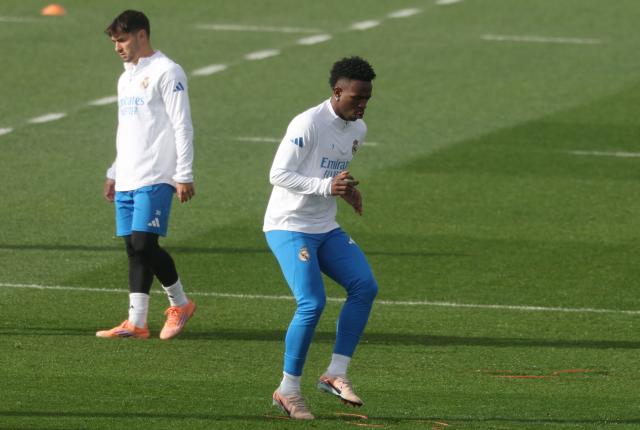 Real Madrid's Brazilian forward #07 Vinicius Junior attends a training session on the eve of the UEFA Champions League league phase day 6 football match between Real Madrid CF and Manchester City at the Real Madrid Sports City of Valdebebas, near Madrid on December 9, 2025. (Photo by Pierre-Philippe MARCOU / AFP)