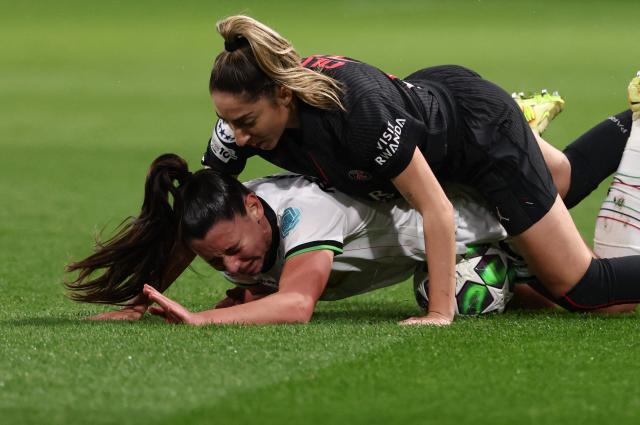 OH Louvain's Belgian forward #10 Aurelie Reynders(L) fights for the ball with Paris Saint-Germain's Spanish defender #77 Olga Carmona (C) during the UEFA Women's Champions League first round day five football match between Paris Saint-Germain and OH Louvain at the Parc des Princes in Paris on December 9, 2025. (Photo by FRANCK FIFE / AFP)