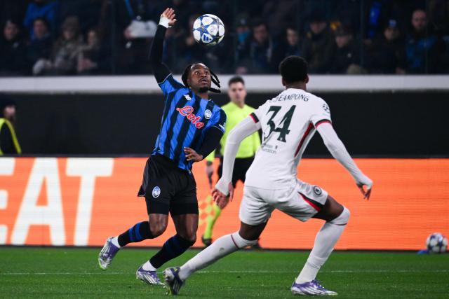 Atalanta's Nigerian forward #11 Ademola Lookman eyes the ball during the UEFA Champions League league phase day 6 football match between Atalanta Bergamo and Chelsea FC at Bergamo Stadium, in Bergamo, on December 9, 2025. (Photo by Alberto PIZZOLI / AFP)