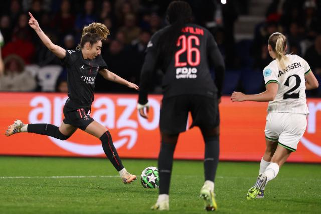 Paris Saint-Germain's Spanish defender #77 Olga Carmona (L) shoots the ball during the UEFA Women's Champions League first round day five football match between Paris Saint-Germain and OH Louvain at the Parc des Princes in Paris on December 9, 2025. (Photo by FRANCK FIFE / AFP)
