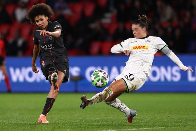 Paris Saint-Germain's Brazilian midfielder #08 Yaya (L) shoots the ball ahead OH Louvain's Dutch forward #19 Jeslynn Kuijpers (R) during the UEFA Women's Champions League first round day five football match between Paris Saint-Germain and OH Louvain at the Parc des Princes in Paris on December 9, 2025. (Photo by FRANCK FIFE / AFP)