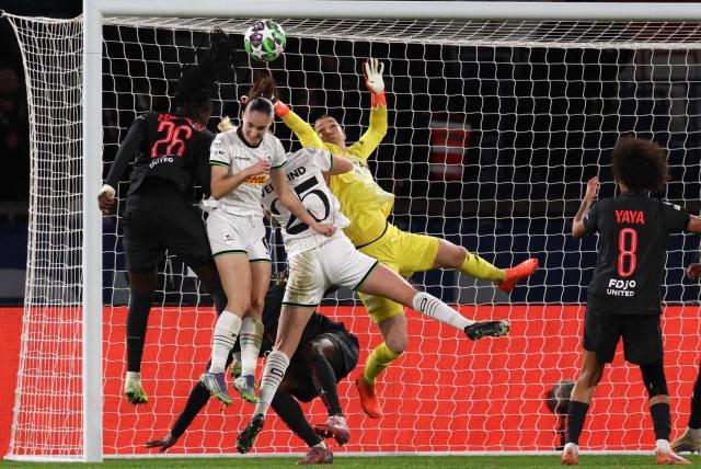 Paris Saint-Germain's English goalkeeper #27 Mary Earps (C) fights for the ball wih OH Louvain's Belgian midfielder #06 Zenia Mertens (2nd L) and OH Louvain's Dutch defender #25 Linde Veefkind (3rd L) during the UEFA Women's Champions League first round day five football match between Paris Saint-Germain and OH Louvain at the Parc des Princes in Paris on December 9, 2025. (Photo by FRANCK FIFE / AFP)