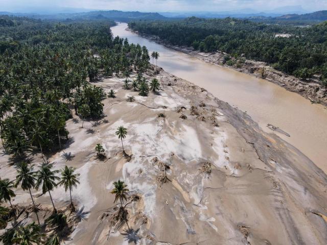 This aerial photo shows a general view of Peusangan river after flash floods in Bireuen district Indonesia's Aceh province on December 9, 2025. (Photo by CHAIDEER MAHYUDDIN / AFP/Chaideer MAHYUDDIN / AFP)
