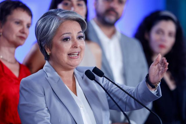 Chile's presidential candidate Jeannette Jara, of the Unidad por Chile coalition, speaks after a debate organized by the National Television Association in Santiago on December 9, 2025. The second round of the Chilean presidential election on December 14, 2025, will pit two candidates who are totally opposed: Jeannette Jara, from a broad left-wing coalition with modest origins, and the far-right leader Jose Antonio Kast, an ultraconservative Catholic determined to massively expel undocumented migrants. (Photo by Raul BRAVO / AFP)
