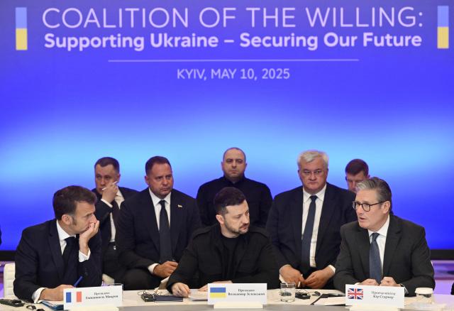 (FILES) (From L) France's President Emmanuel Macron, Ukraine's President Volodymyr Zelensky and Britain's Prime Minister Keir Starmer take part in a meeting of European leaders in the capital Kyiv on May 10, 2025, amid the Russian invasion of Ukraine. Leaders of Ukraine's allies will hold a video call on December 11, 2025, France said, as US President Donald Trump pressures Kyiv to accept a deal ending Russia's invasion, a French spokeswoman said on December 10, 2025. (Photo by Genya SAVILOV / AFP)