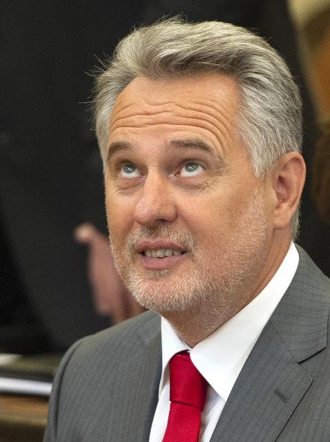 (FILES) Dmytro Firtash, one of Ukraine's most influential oligarchs attends a trial on April 30, 2015 in Vienna. An Austria court announced on December 10, 2025 that it has rejected the extradition to the United States of Ukrainian tycoon Dmytro Firtash on bribery charges, the latest twist in a long-running legal saga. Vienna's Higher Regional Court said in a statement that it decided on December 9 to dismiss as "inadmissible" the latest appeal by prosecutors in the case, saying its decision was final. 


The Austrian appeals court authorised the extradition to the United States of Ukrainian oligarch Dmytro Firtash on bribery charges, overturning an earlier ruling. Firtash, 51, one of Ukraine's richest men and previously an ally of ousted president Viktor Yanukovych, was arrested in Austria in March 2014. (Photo by SAMUEL KUBANI / AFP)