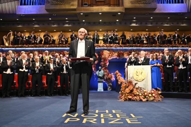 Nobel Prize in Chemistry 2025 laureate British-Australian chemist Richard Robson poses with his award during the award ceremony on December 10, 2025 in Stockholm, Sweden. The laureates received their prizes at formal ceremonies in Stockholm and Oslo on December 10. That date is the anniversary of the death in 1896 of scientist Alfred Nobel, who created the prizes in his will. (Photo by Henrik Montgomery/TT / TT NEWS AGENCY / AFP) / Sweden OUT