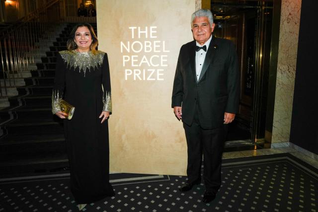 Panama's President Jose Raul Mulino (R) and his wife Maricel Cohen de Mulino arrive for the Nobel Peace Prize banquet at the Grand Hotel in Oslo, Norway, on December 10, 2025. The 2025 Nobel Peace Prize was awarded to Maria Corina Machado for her efforts to bring democracy to Venezuela, challenging the iron-fisted rule of Venezuelan President Nicolas Maduro, who has been president since 2013. (Photo by Lise Åserud / NTB / AFP) / Norway OUT