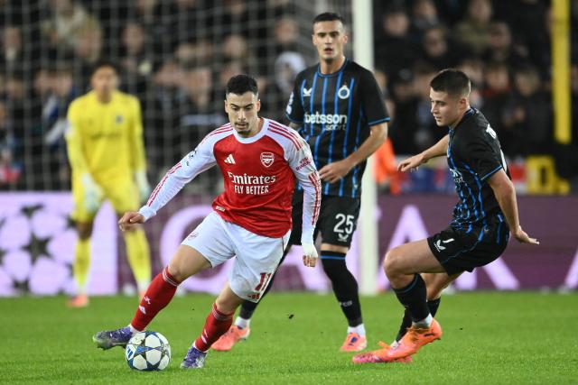 Arsenal's Brazilian forward #11 Gabriel Martinelli (L) runs with the ball during the UEFA Champions League, league phase - matchday 6, football match between Club Brugge and Arsenal at the Jan Breydel stadium in Bruges on December 10, 2025. (Photo by NICOLAS TUCAT / AFP)