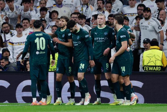 Manchester City's Norwegian forward #09 Erling Braut Haland (2R) celebrates aftert scoring his team's second goal from the penalty spot during the UEFA Champions League league phase day 6 football match between Real Madrid CF and Manchester City at Santiago Bernabeu Stadium in Madrid on December 10, 2025. (Photo by Oscar DEL POZO / AFP)