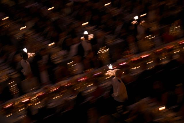 Waiters serve the dessert during the Nobel Prize banquet on December 10, 2025 at the City Hall in Stockholm, Sweden. The laureates received their prizes at formal ceremonies in Stockholm and Oslo on December 10. That date is the anniversary of the death in 1896 of scientist Alfred Nobel, who created the prizes in his will. (Photo by Jonathan Nackstrand / AFP)