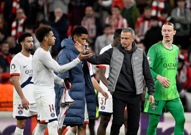 Paris Saint-Germain's Spanish headcoach Luis Enrique cheers with Paris Saint-Germain's French midfielder #14 Desire Doue at the end of the UEFA Champions League league phase day 6 football match between Athletic Club Bilbao and Paris Saint-Germain (PSG) at San Mames Stadium in Bilbao on December 10, 2025. The match ended in a draw 0-0. (Photo by ANDER GILLENEA / AFP)