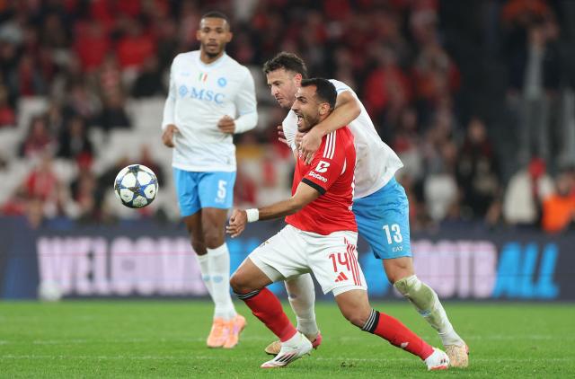 Benfica's Greek forward #14 Vangelis Pavlidis and Napoli's Kosovo defender #13 Amir Rrahmani fight for the ball during the UEFA Champions League league phase day 6 football match between SL Benfica and Napoli at Estadio da Luz in Lisbon on December 10, 2025. (Photo by PATRICIA DE MELO MOREIRA / AFP)