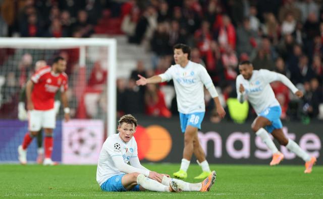 Napoli's Scottish midfielder #08 Scott McTominay reacts during the UEFA Champions League league phase day 6 football match between SL Benfica and Napoli at Estadio da Luz in Lisbon on December 10, 2025. (Photo by PATRICIA DE MELO MOREIRA / AFP)