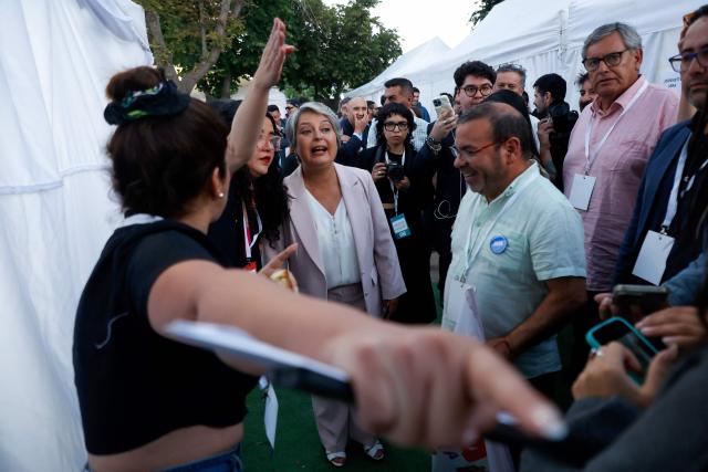 Chile's presidential candidate Jeannette Jara, of the Unidad por Chile coalition, arrives at her closing campaign rally in Santiago on December 10, 2025. The second round of the Chilean presidential election on December 14 will pit two candidates against each other who are diametrically opposed: Jeannette Jara, the representative of a broad left-wing coalition with modest origins, and the far-right leader Jose Antonio Kast, an ultraconservative Catholic determined to massively expel undocumented migrants. (Photo by Raul BRAVO / AFP)